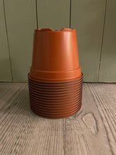 Last inn bildet i Galleri-visningsprogrammet, Plastpotte, teracotta farget, 12cm
